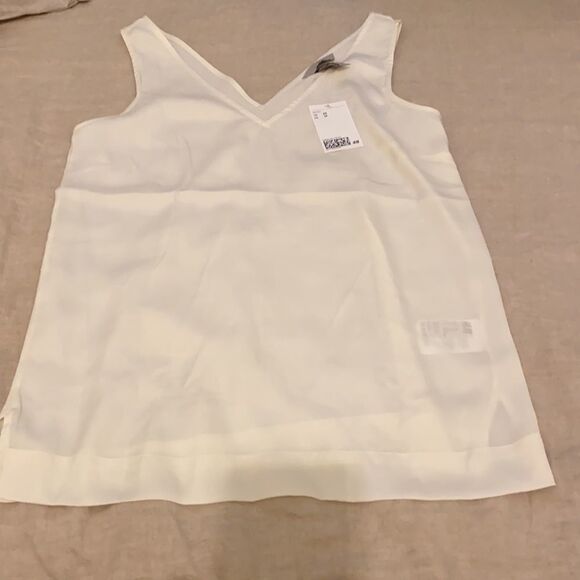 h&m sleeveless satin blouse . NWT - Picture 5 of 9